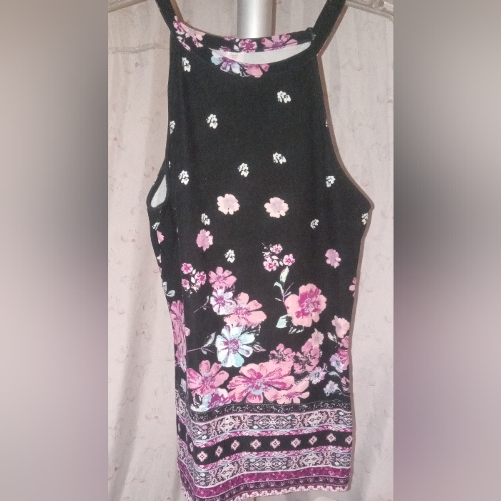 Pretty Tank Top - Picture 2 of 3